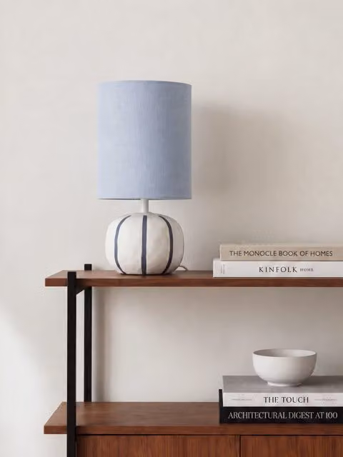 Lampada da tavolo Road Kenay Home in ceramica e tessuto blu e bianca, H 43 cm, L 22,5 cm