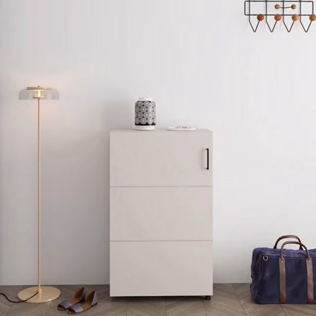 Scarpiera Moderna DMORA Porvoo con Ante a Battente, Colore Bianco Crema, L: 68 cm, P: 33 cm, H: 113 cm