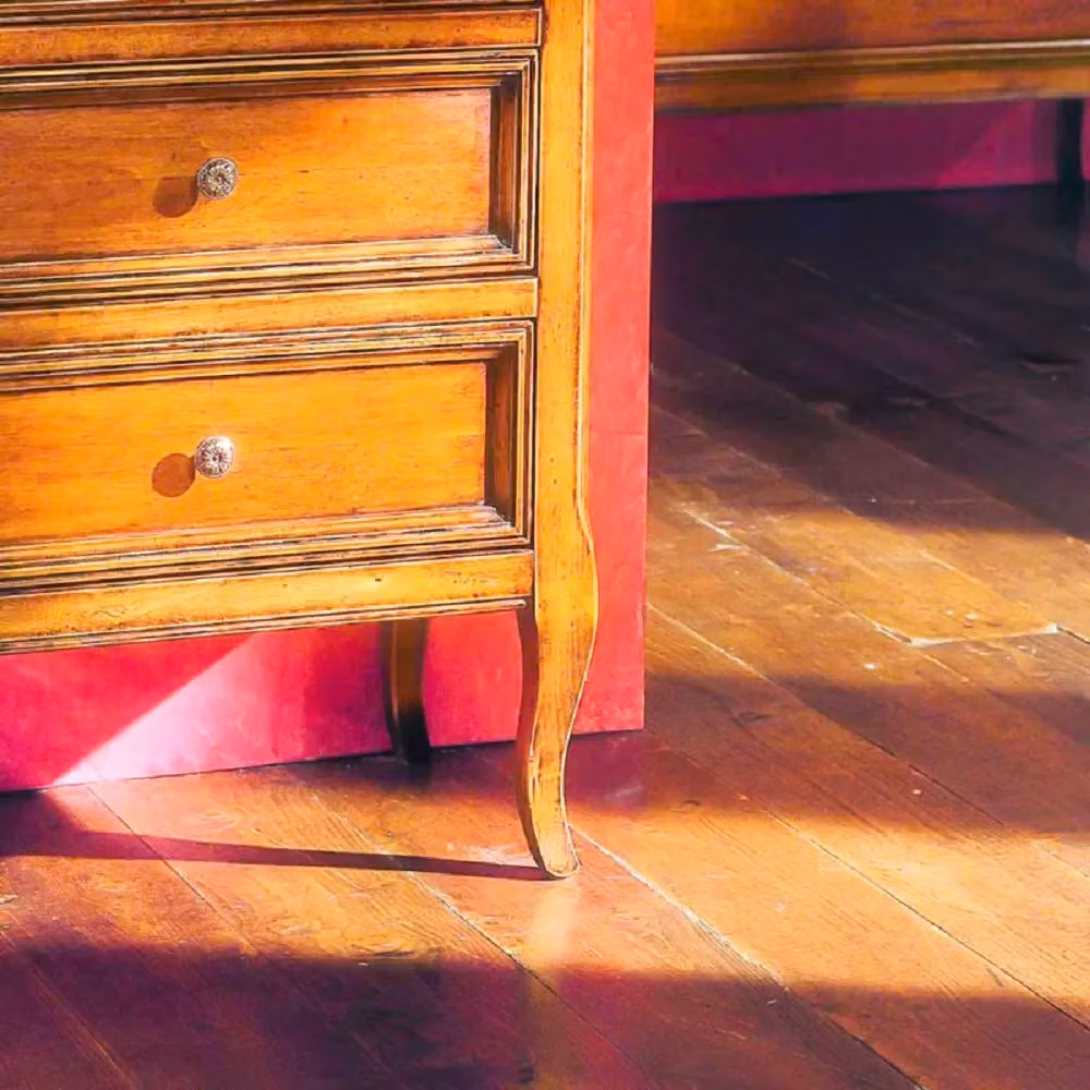Comodino classico in legno con 3 cassetti Mobili 2G finitura bassano L: 55 cm, P: 36 cm, H: 70 cm – 4