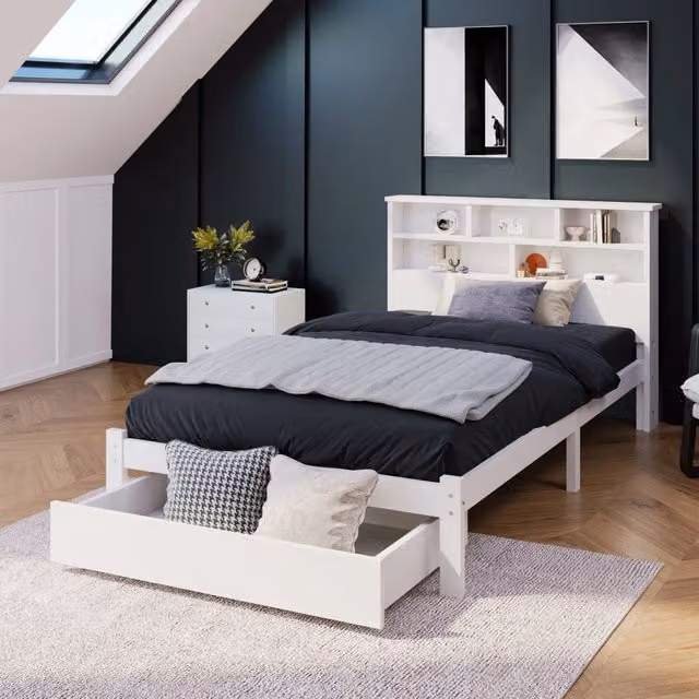 Letto singolo OKWISH in legno di pino e MDF bianco con libreria e cassetto estraibile, L/P/H: 219 x 90 x 120 cm