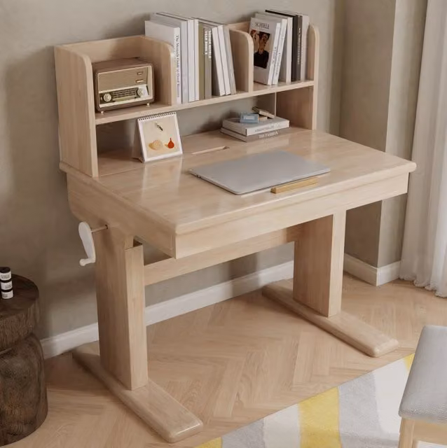 Scrivania per bambini in legno massiccio regolabile in altezza con piano inclinabile e vano portaoggetti, naturale, 80x60 cm