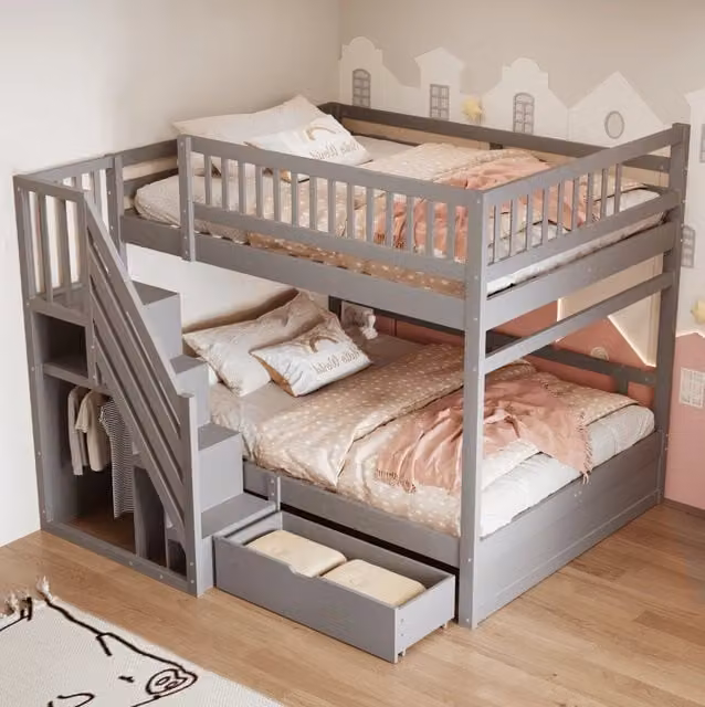 Letto a castello 140x200 cm in legno massello grigio con scale contenitore e cassetti