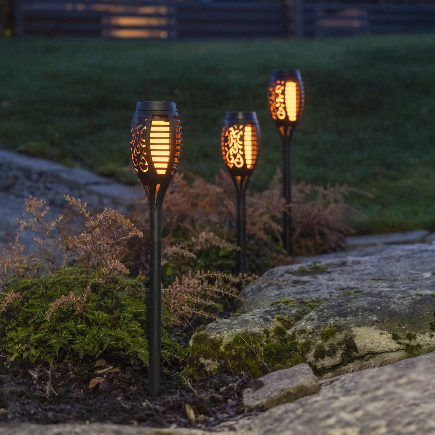 Set di 3 torce solari da giardino - Star Mini - Luce da giardino a LED nera - effetto fiamma tremolante - luci solari da esterno resistenti alle intemperie