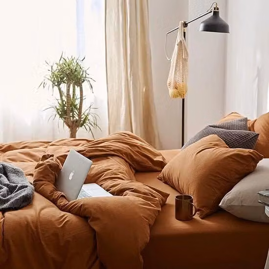 Set di copripiumino in microfibra marrone caramello per letto matrimoniale con chiusura a zip e 2 federe, L/P: 200 x 200 cm, Federe: 80 x 80 cm