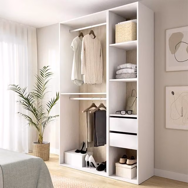 Armadio da camera da letto DMORA con ante scorrevoli, ripiani interni e appendiabiti, Bianco e Rovere, L: 45 cm, H: 205 cm – 1