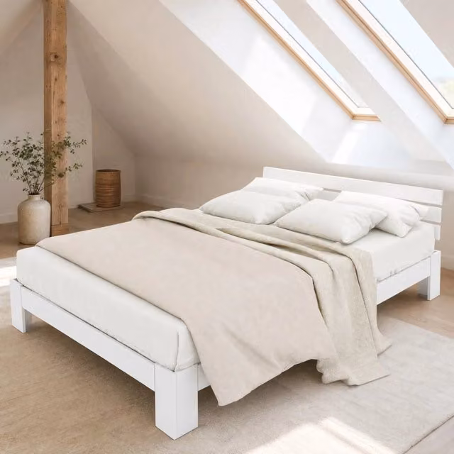 Letto matrimoniale in legno massiccio di pino 140x200 cm con testiera e rete a doghe