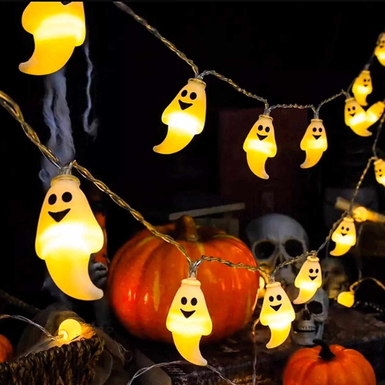 Catena luminosa a tema Halloween, 3 metri, 20 LED, con decorazioni a forma di fantasmi, timer, alimentata a batteria, colore bianco