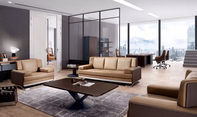 Moderner Couchtisch aus MDF und Stahl in Holzoptik