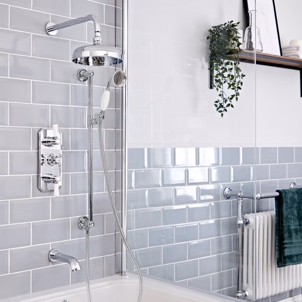 Set Doccia Termostatica HudsonReed con Soffione Rain Ø200mm, Erogatore Vasca e Asta Saliscendi, Colore Cromo e Bianco