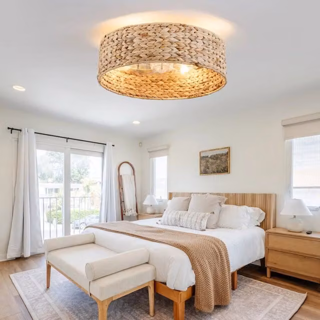 Ventilatore da soffitto in rattan e plastica color rame e beige con lampada, controllo tramite app e telecomando, 4 attacchi E26, L: 53 cm, P: 53 cm, H: 22 cm