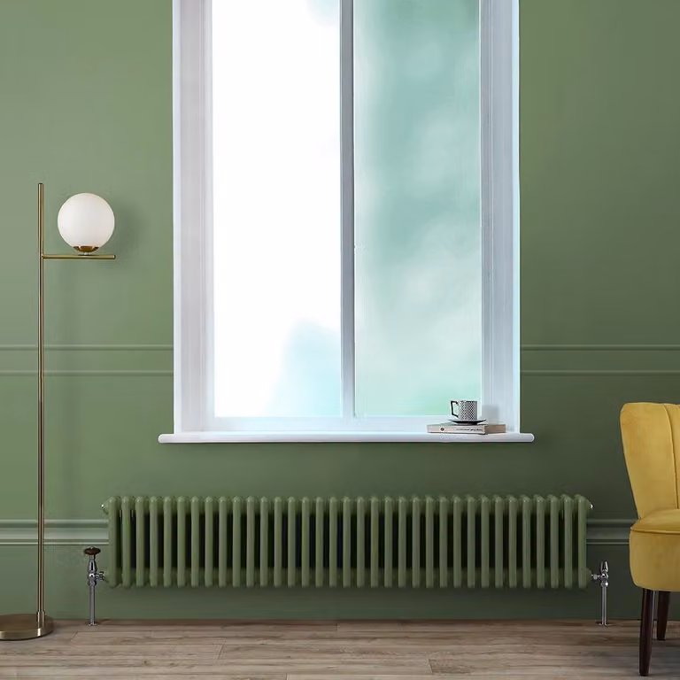Radiatore Tradizionale Orizzontale Tradizionale a Tripla Colonna Verde (Reseda Green) -   300mm x 1595mm - Regent