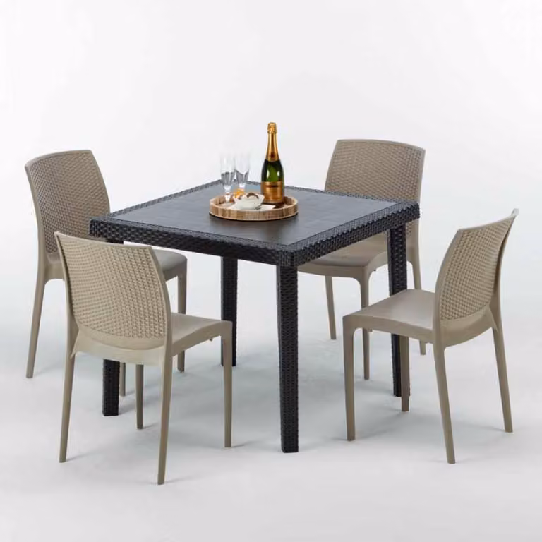 Tavolo quadrato nero e 4 sedie in polipropilene colorato Set di bastoni da esterno Grand Soleil Boheme Passion - Beige