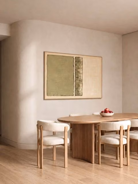 Sedia imbottita Velune Kenay Home colore perla e gambe in legno naturale per la tua zona pranzo