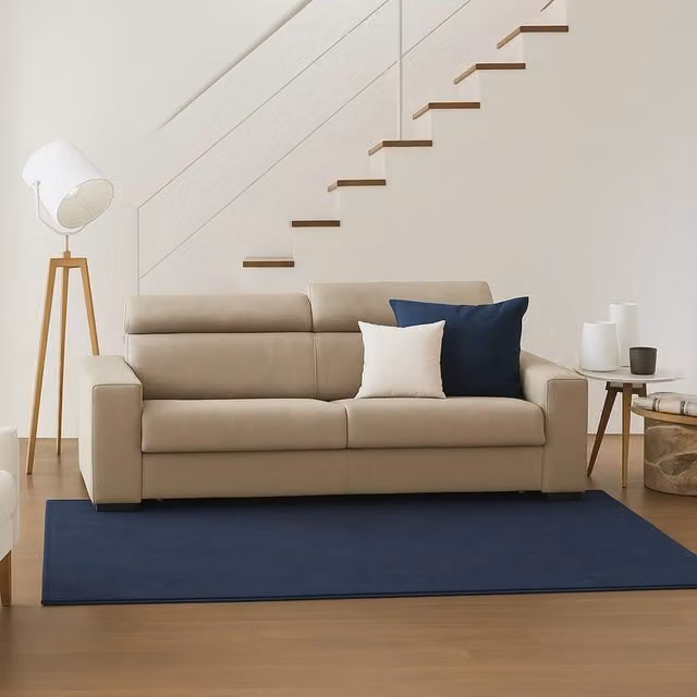 Divano a 3 posti Vigolana Talamo Italia, modello moderno in tessuto beige con poggiatesta regolabili e braccioli slim, L: 200 cm, H: 85 cm, P: 95 cm – 1