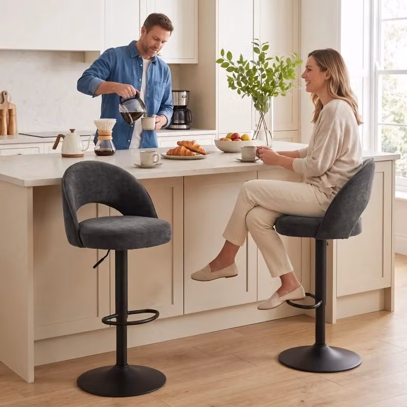 Set di 2 sgabelli da bar WISHDOR girevoli e regolabili in altezza con schienale avvolgente e seduta in chenille, grigio scuro – 2