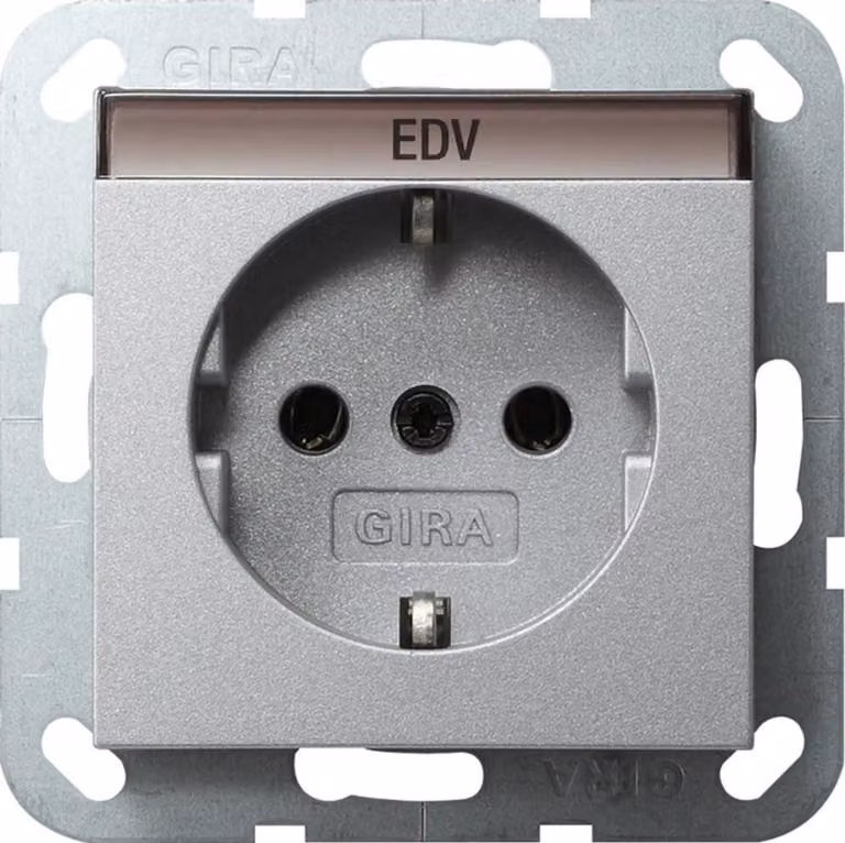Presa Schuko Gira, alluminio con etichetta, System55 045726