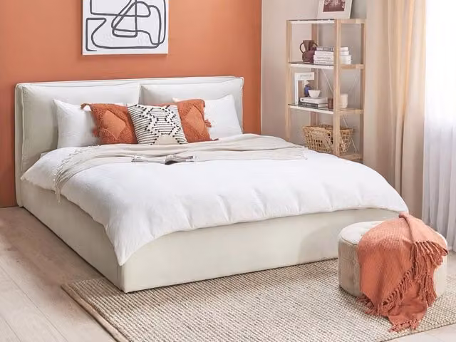 Letto matrimoniale moderno BELIANI con contenitore a sollevamento, rivestimento in tessuto e velluto bianco, L/P/H: 180 x 200 x 35 cm