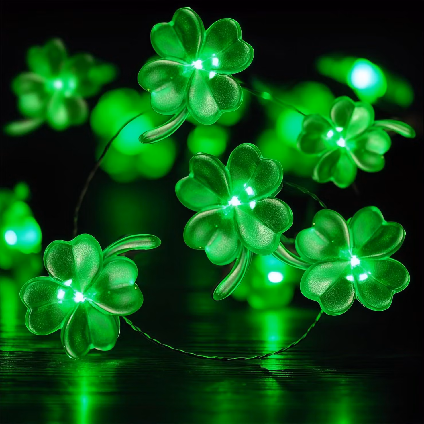 Catena luminosa con foglie a forma di trifoglio, lunghezza 3 metri, 30 LED, verde, alimentata a batteria