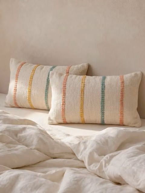 Set di 2 cuscini rettangolari a righe in cotone Uyor Kenay Home, multicolore (bianco, giallo, blu, rosa)