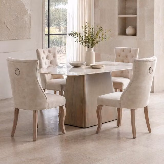 Set di 4 sedie da pranzo in velluto beige chiaro con schienale alto e gambe in legno massello