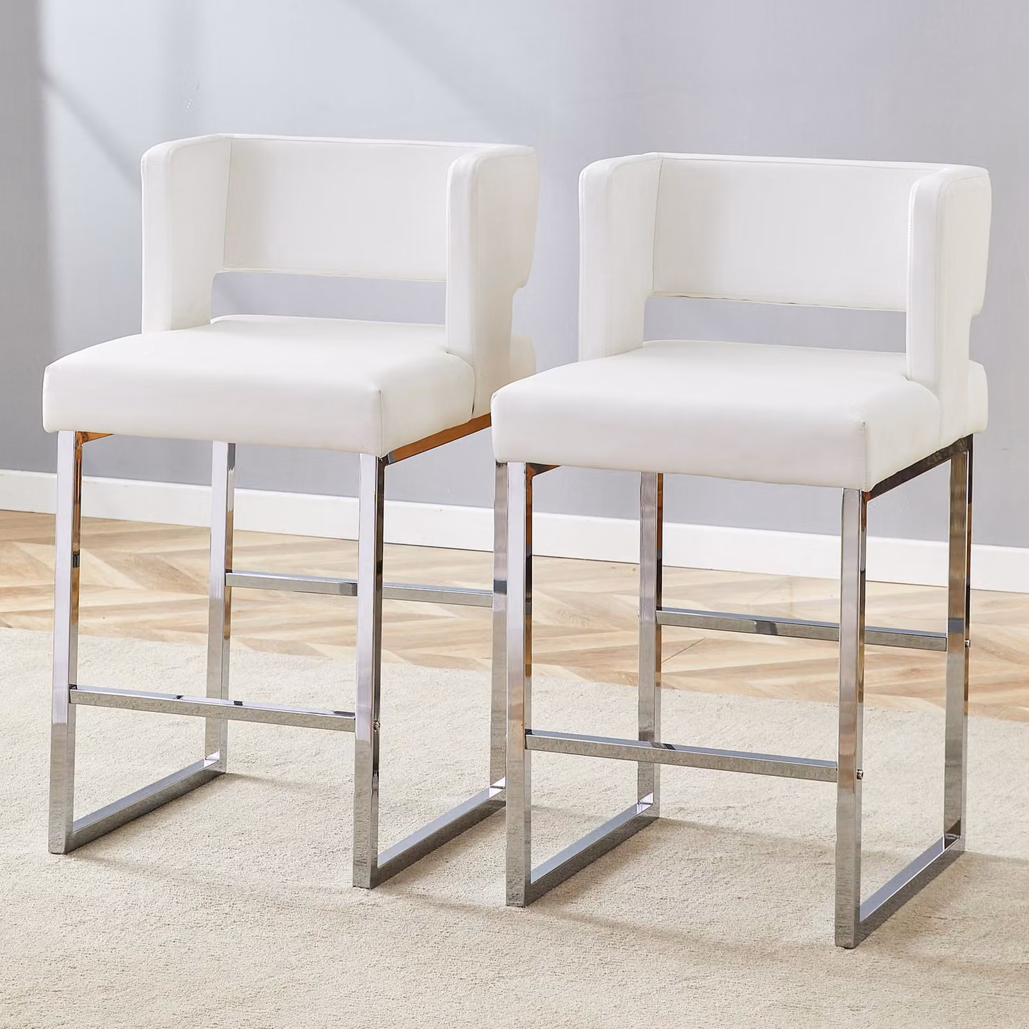 Set di 2 sedie da pranzo, imbottite, con struttura in metallo, schienale ergonomico, rivestite in ecopelle (bianco e argento)