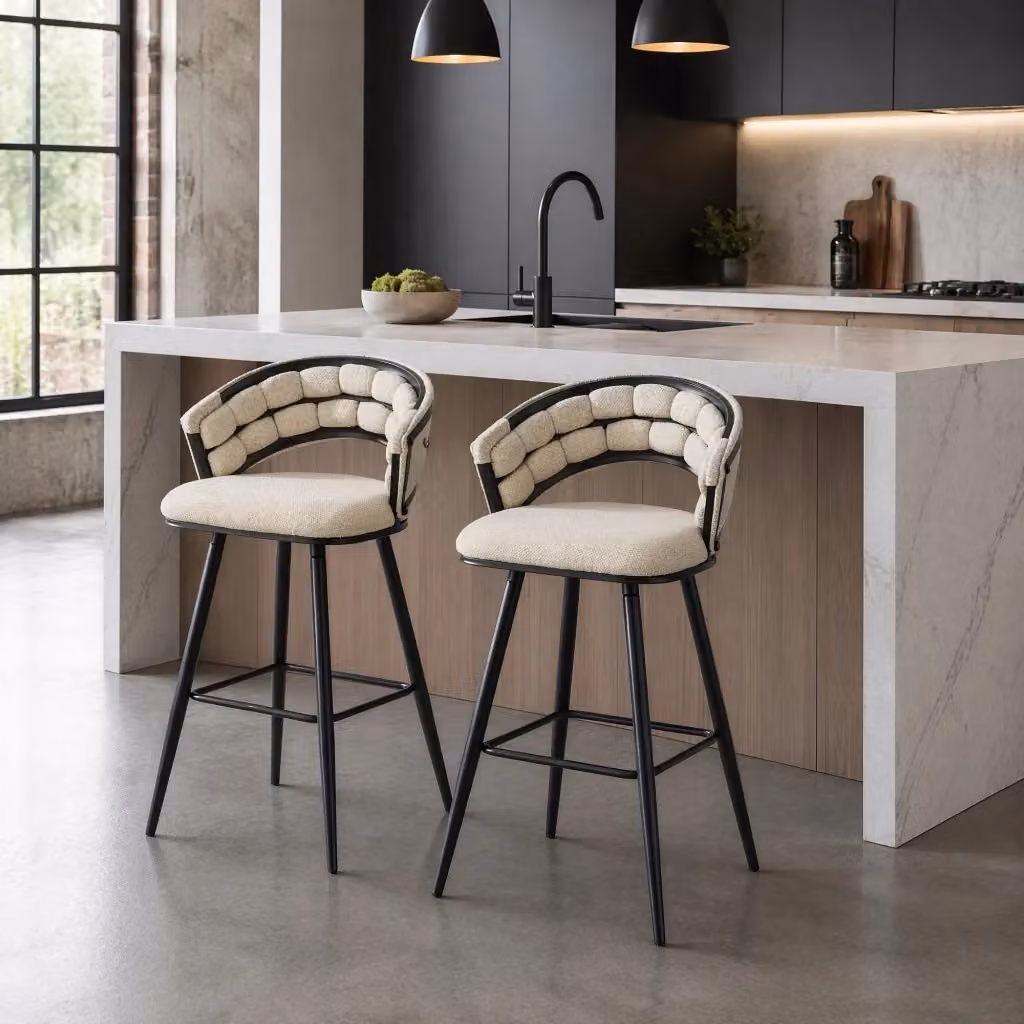 Sgabello da bar MIVRAY in velluto beige con schienale intrecciato e struttura in metallo nero – 2