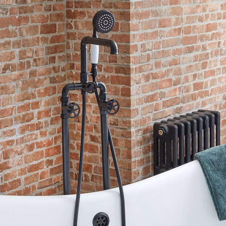 Miscelatore Vasca e Doccia Freestanding Stile Industriale con Doccetta - Nero