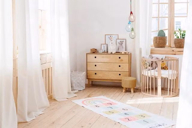 Lampadario a sospensione SEARCHLIGHT multicolor in acciaio e tessuto con 3 luci E27 e altezza regolabile per cameretta dei bambini