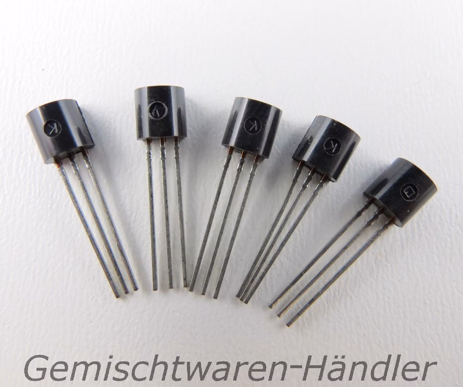 Transistor BC559B, tipo NPN, bipolare, 30V, 100mA, 500mW, contenitore TO92