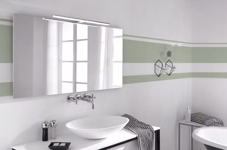 Lampada da parete a LED FELINA, 12 W, 608×15×112 mm, IP44, cromata