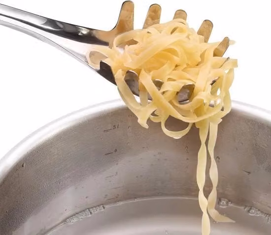 Set di utensili da cucina WMF in acciaio inox Cromargan color argento: presine per aglio da 17,5 cm e spatola per spaghetti da 32 cm