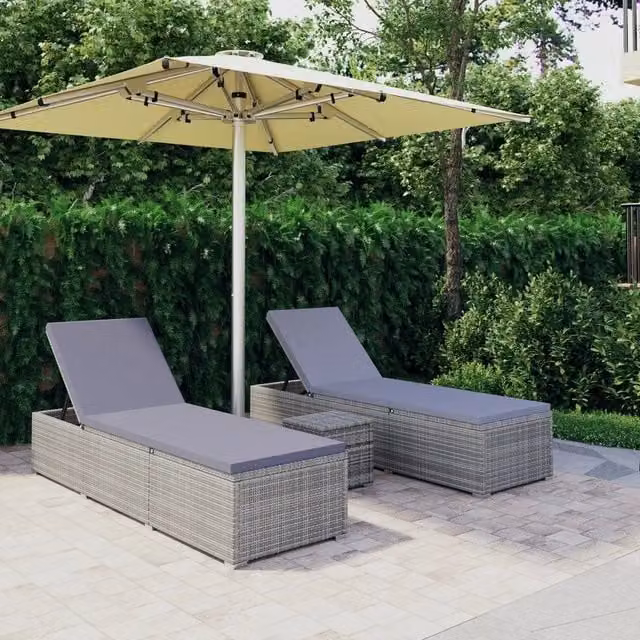 Lettini Prendisole con Tavolino 3 pz in Polyrattan Grigio 3057665