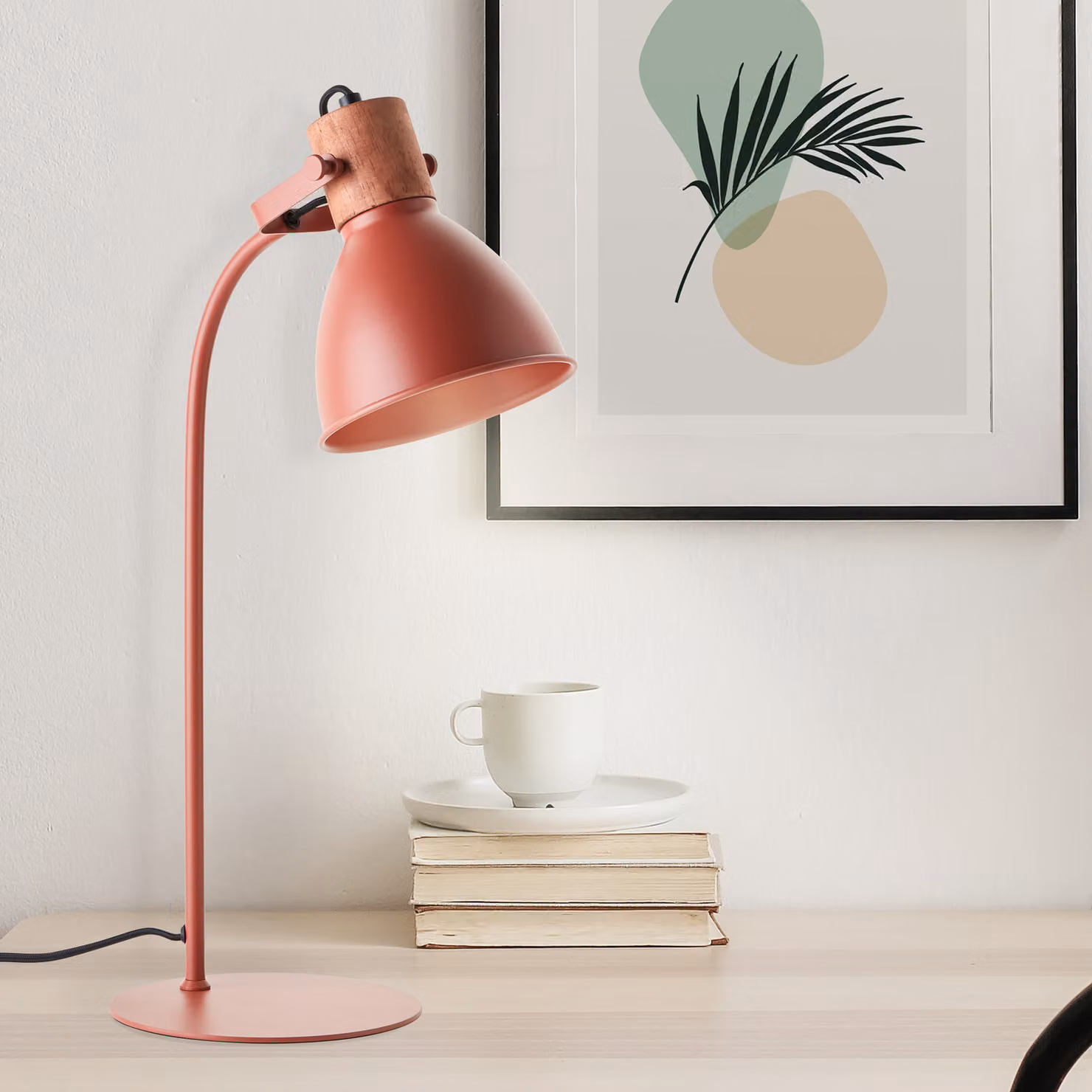 BRILLANTE lampada da tavolo alta ELENA in rosso | testa orientabile | 1x presa E27 max. 40W | altezza 52cm | metallo/legno