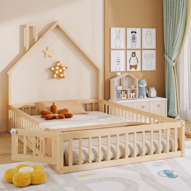 Lettino casa per bambini 140x190 cm con forma camino; in legno di pino e MDF; naturale
