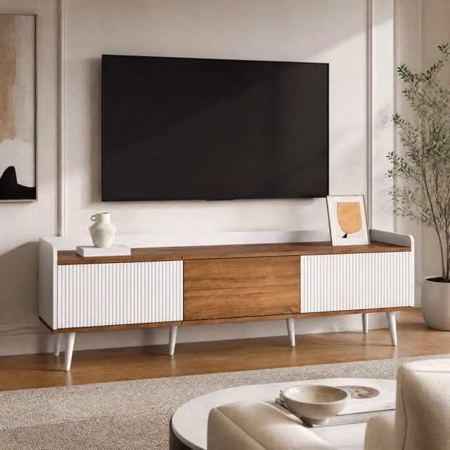 Mobile TV Mivray a tre ante con bordo rialzato e gambe in legno, bianco e naturale, L 160 cm x P 39 cm x H 49,5 cm