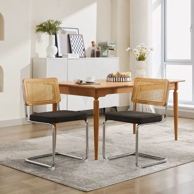 Set di 2 sedie da pranzo Minimal nere con rivestimento in velluto, schienale in rattan e base in metallo dal design moderno