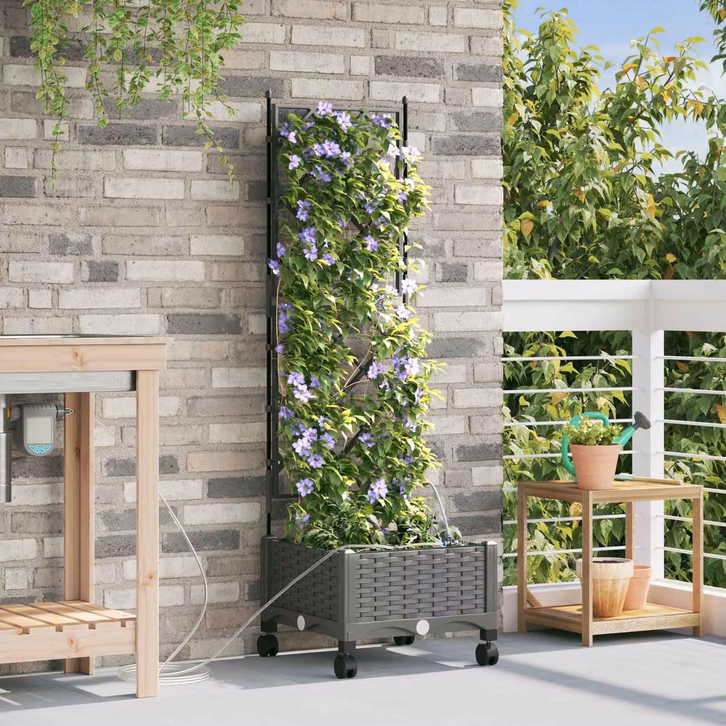 vidaXL Vaso da Giardino con Irrigazione e Ruote in Plastica Grigio Chiaro
