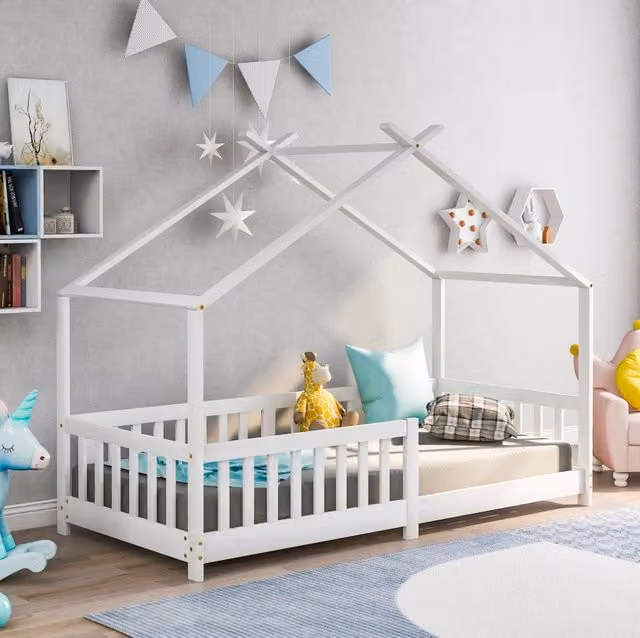 Letto a casetta per bambini in legno di pino bianco con sponde di sicurezza e rete di supporto, 90x200 cm