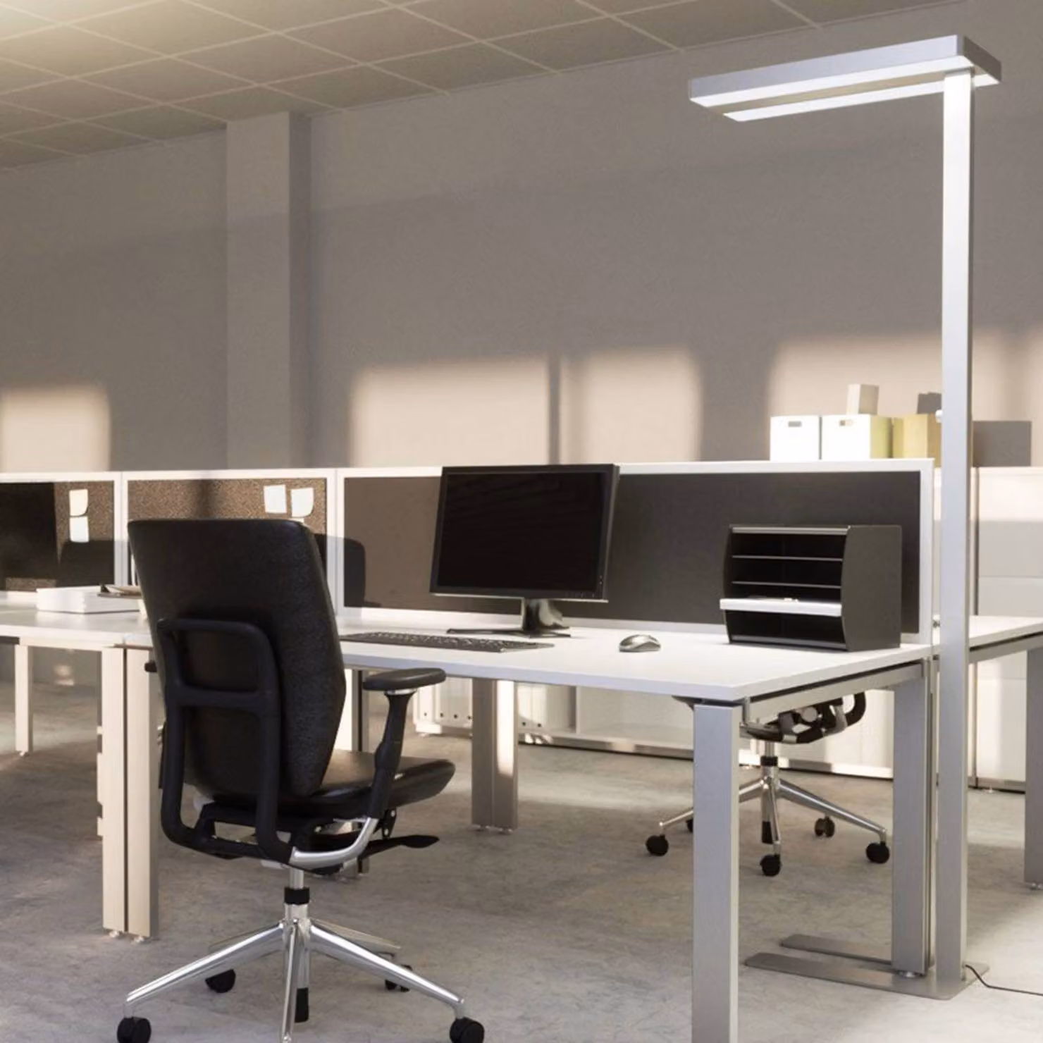 Arcchio Piantana LED Logan Neo, argento, dimmerabile, metallo Neo Arcchio, dimmerabile, Alluminio / Grigio / Zincato, Studio / Ufficio, Alluminio, Moderno