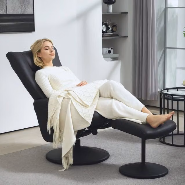 Poltrona Relax con Pouf in Ecopelle Nera, Schienale Regolabile e Girevole a 360°, Portata 150 kg