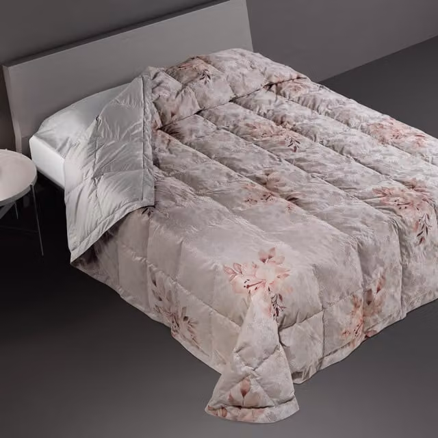 Trapunta in piuma DaunenStep con fantasia floreale multicolore, traspirante e termoregolatrice per inverno