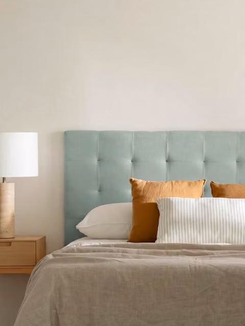 Testiera imbottita Kenay Home colore verde menta per camera da letto matrimoniale