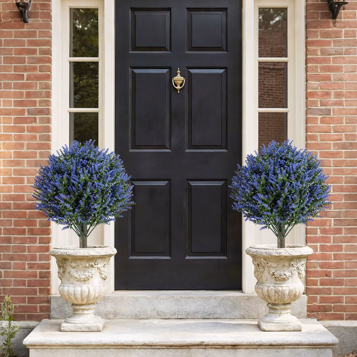 Set di 2 piante artificiali di lavanda blu Costway, alberi topiari a forma di palla con picchetti, Altezza: 60 cm