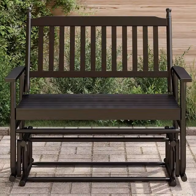 Panca a dondolo da esterno Outsunny nera in legno di pioppo con braccioli L: 118 cm, P: 70 cm, H: 104,5 cm