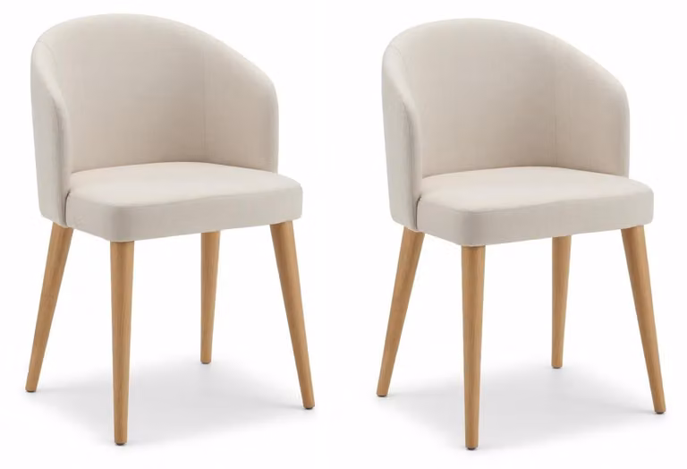 Set di sedie bianche, sedie imbottite, ideali per la sala da pranzo e la cucina. Arredamento per la sala da pranzo