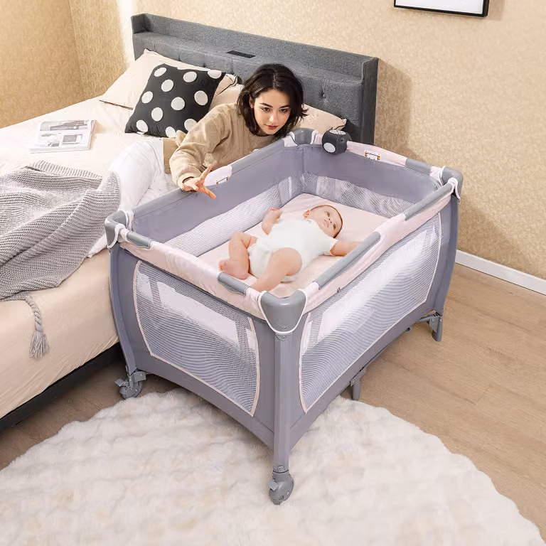 Costway Box portatile per bambini con culla a dondolo e fasciatoio, Lettino pieghevole rosa per neonati e bambini fino a 3 anni