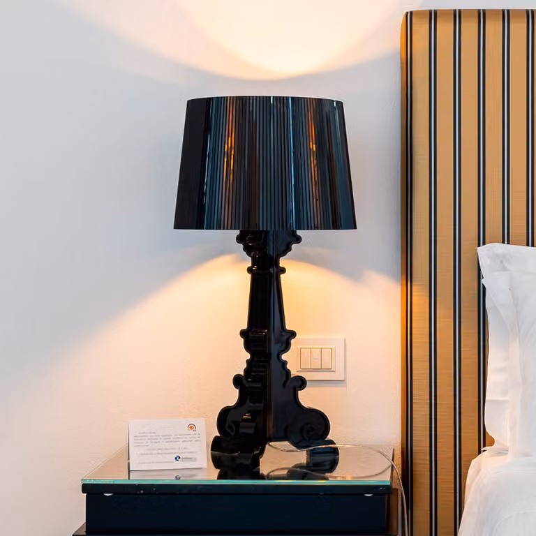 Kartell Lampada da tavolo di design Bourgie, dimmerabile, Nero, Soggiorno / Sala da pranzo, Plastica, Design, Lampada da tavolo