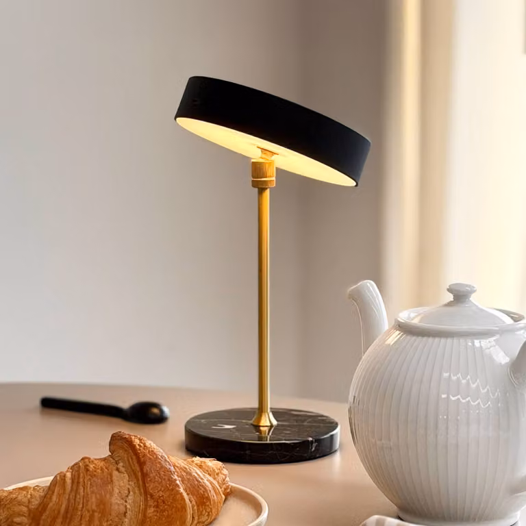 Dyberg Larsen Lampada da tavolo di design Moonlight, dimmerabile, Nero, Soggiorno / Sala da pranzo, Pietra, Design, Lampada da tavolo