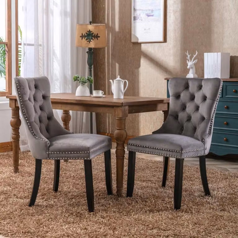 Set di 2 sedie da pranzo, rivestite in velluto con bordi decorati con chiodini e gambe scure