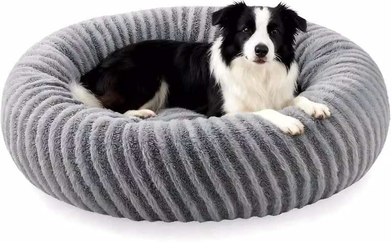 Cuccia per cani Pawk, adatta a cani di taglia media, a forma di ciambella, lavabile, morbida e confortevole. Realizzata in peluche di coniglio e pile, antiscivolo